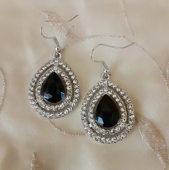 Jewelry - Vintage Style Black Teardrop Earrings